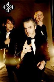 Image illustrant Triggerfinger + Zoe + Boston Tea Party